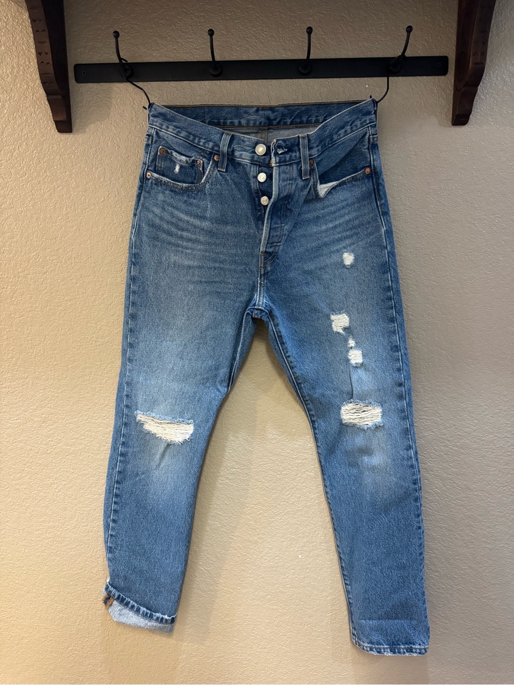 LEVIS. Classic Distressed High-Rise Blue Jeans for Women